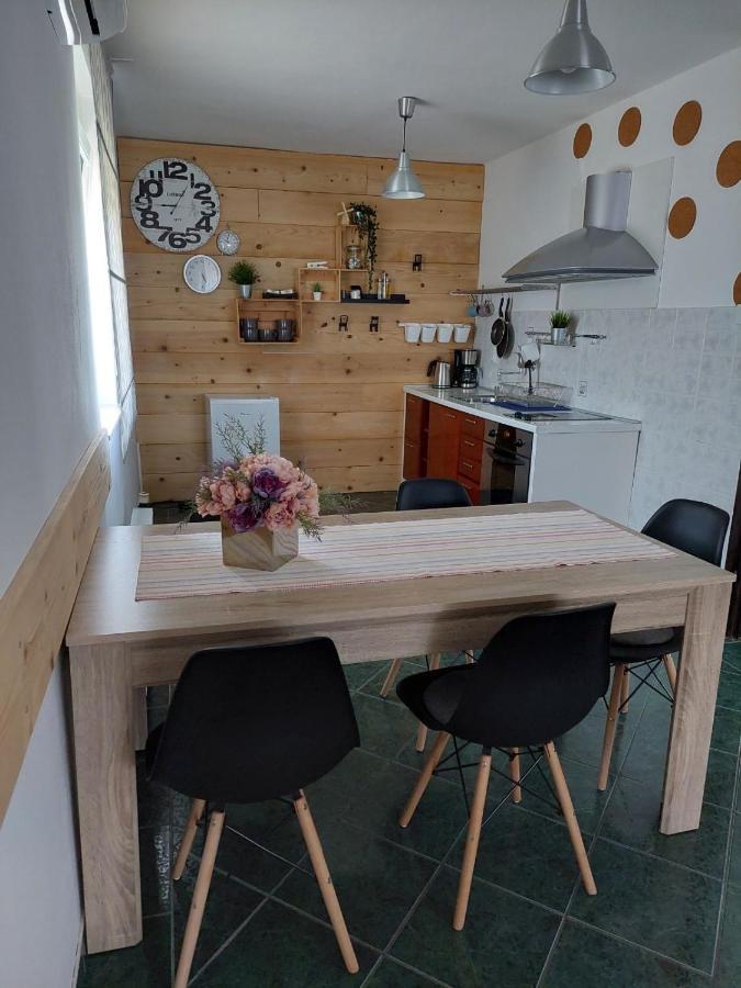 Апартаменты Apartman Hana Дрежник Град Экстерьер фото